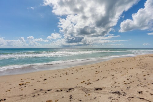 South Hutchinson Island Cottage w/ Beach Access!