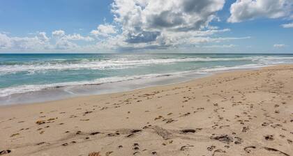 South Hutchinson Island Cottage w/ Beach Access!