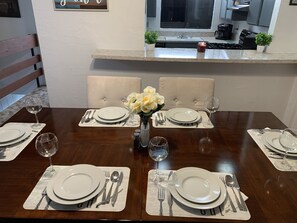 Dining - Cozy Big Bear home  next door to snow summit (Big Bear Lake)