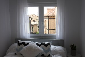 2 bedrooms, free WiFi, bed sheets - Apartamentos La Herradura Balcon (Haro)
