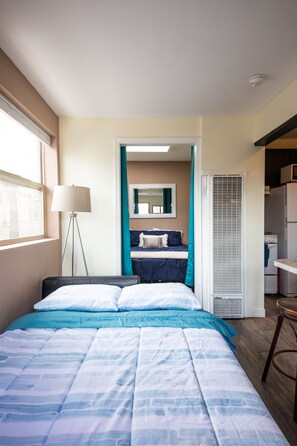 Iron/ironing board, WiFi, bed sheets