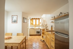 Micro-ondes, four, plaque de cuisson