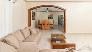 TV, offices - Luxurious Kickback Villa for Vacation Fun (Sosúa)