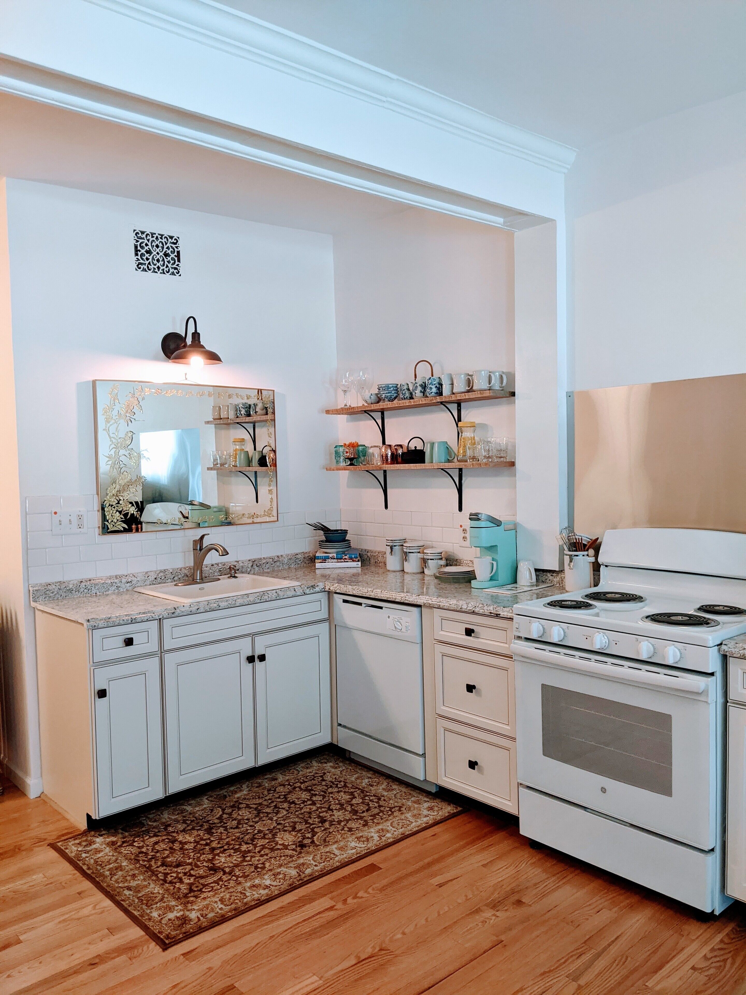 Vintage Charm Studio: Unique Retreat on the East Side