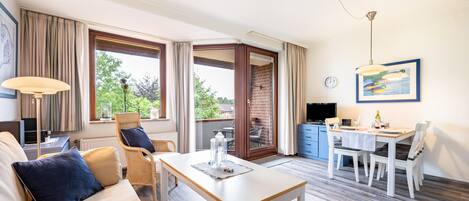 テレビ、卓球台