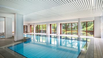 Alberca techada y alberca climatizada