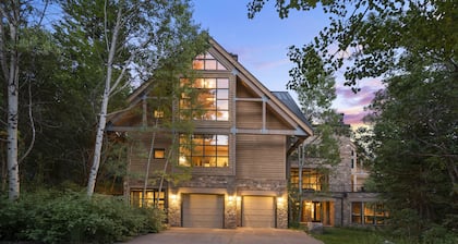 Sundance Massive Cabin - Huge hot tub, Fireplaces in each room, acres of privacy