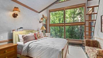 12 bedrooms, desk, iron/ironing board, free WiFi
