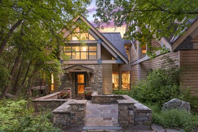 Sundance Massive Cabin - Huge hot tub, Fireplaces in each room, acres of privacy