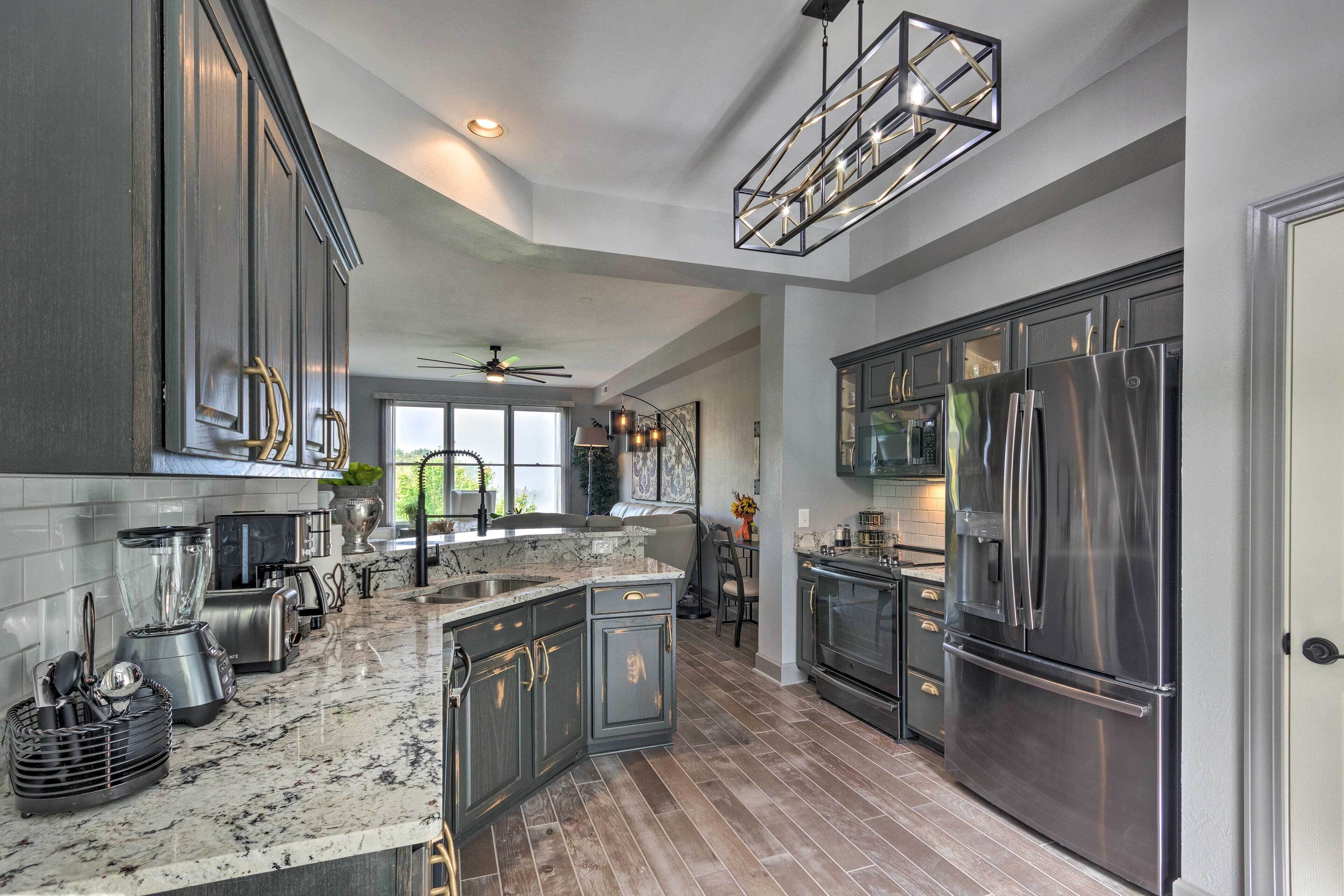 Modern Smokies Retreat w/ Balcony + Mtn Views