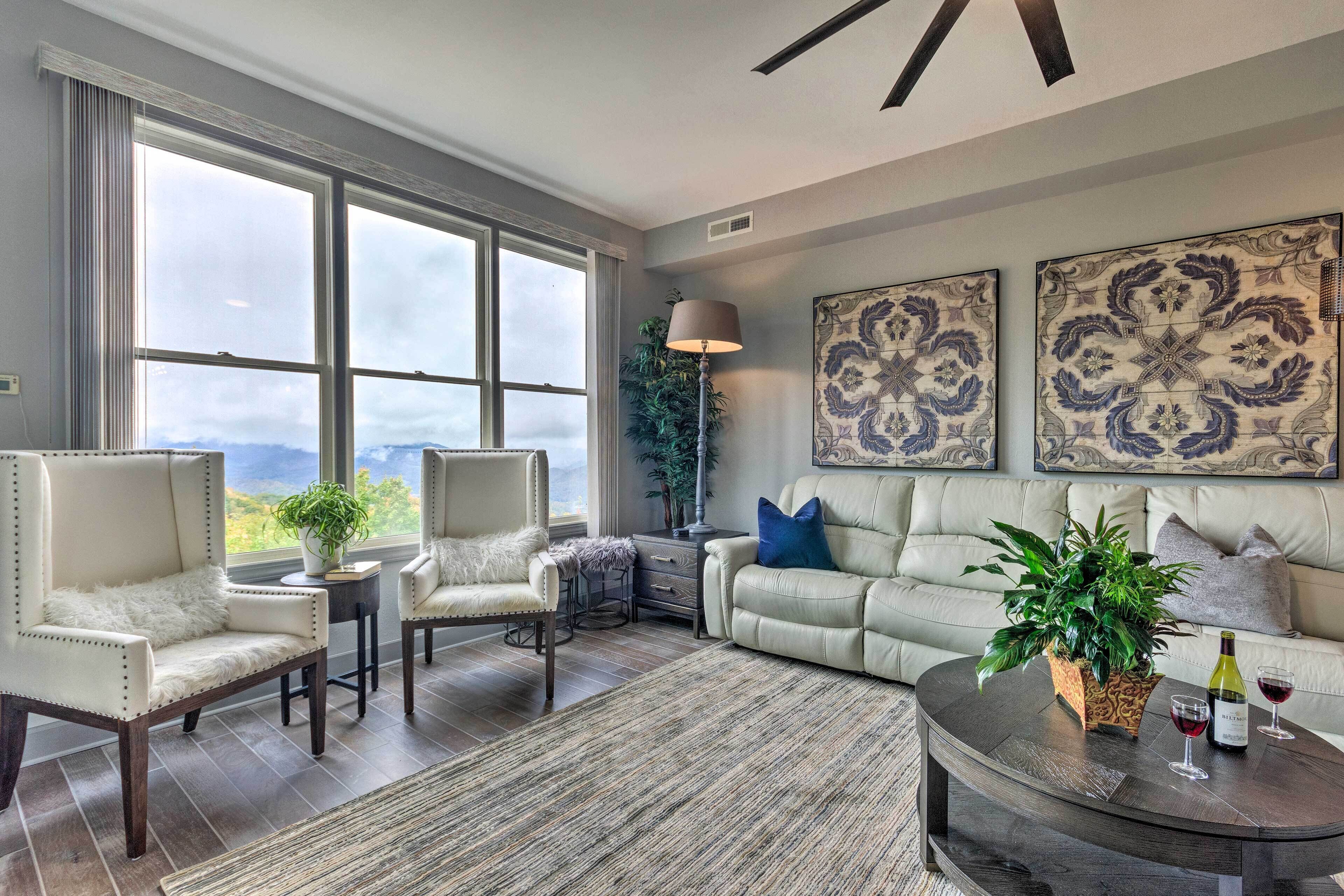 Modern Smokies Retreat w/ Balcony + Mtn Views