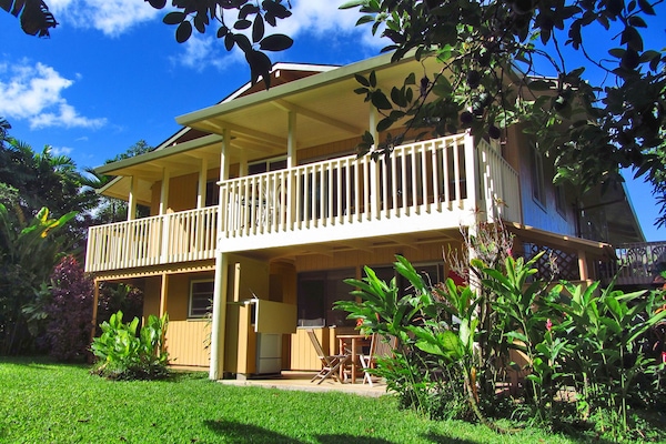 Beautiful Hawaiian Home in Private Tropical Setting One Block to Beach