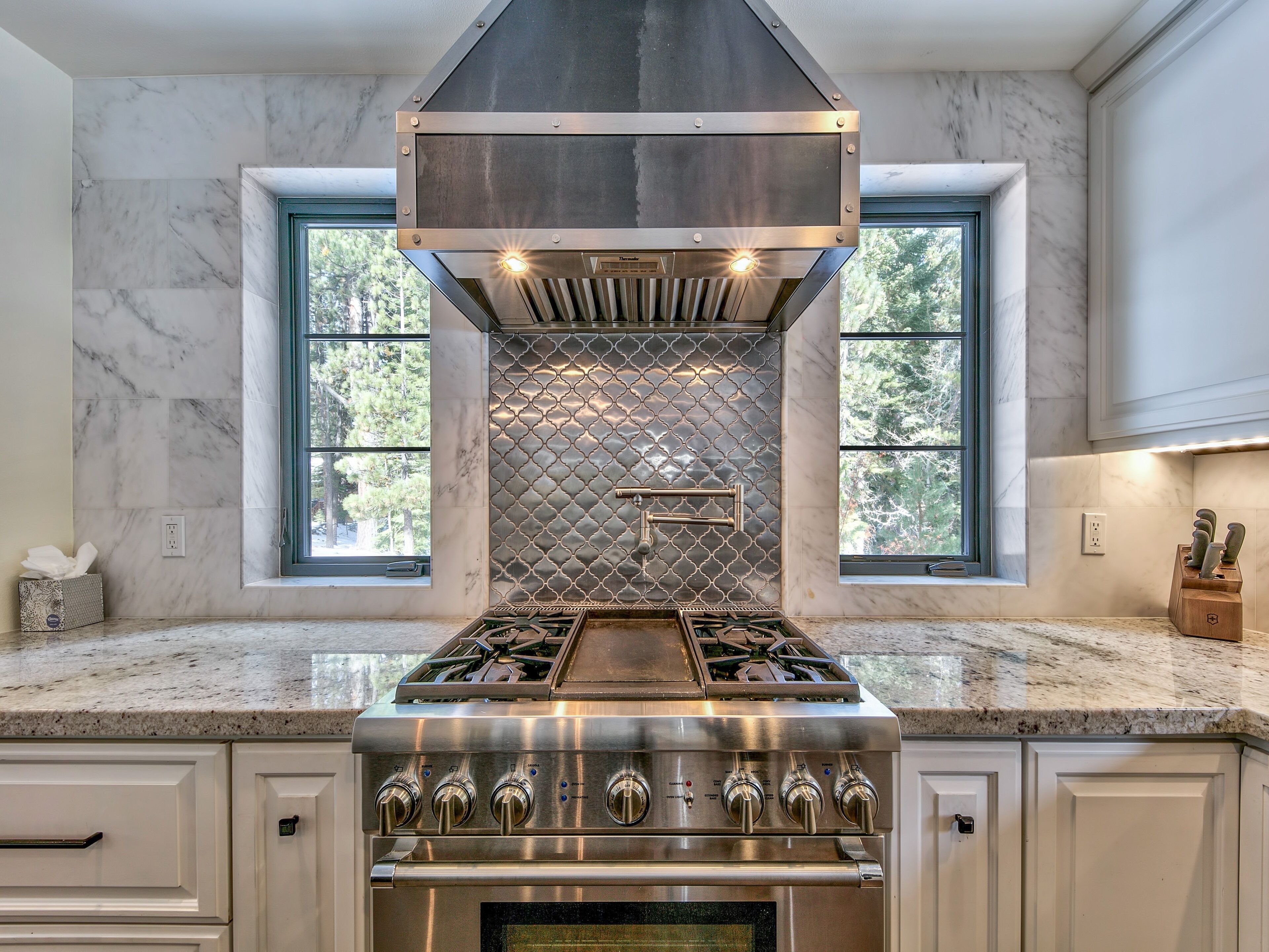 Lx11 lake tahoe river cabin w/ hot tub