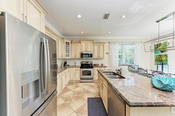 Fridge, microwave, stovetop, dishwasher