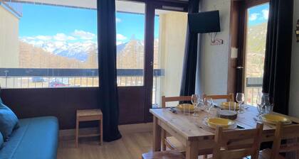 Cozy Studio for 4, Ski-in/Ski-out, Near Village, Parking, Pets Welcome