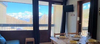 Cozy Studio for 4, Ski-in/Ski-out, Near Village, Parking, Pets Welcome