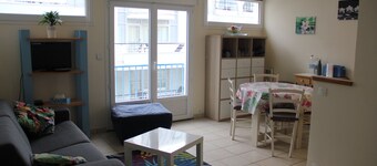 Charming studio on the edge of the Atlantic Ocean.  Ideally located!