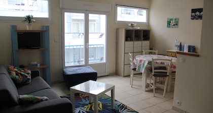 Charming studio on the edge of the Atlantic Ocean. Ideally located!