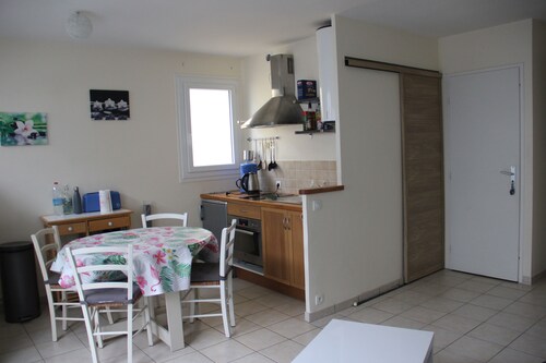 Charming studio on the edge of the Atlantic Ocean.  Ideally located!