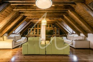 Télévision, cheminée