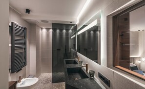 Doccia, asciugacapelli, asciugamani