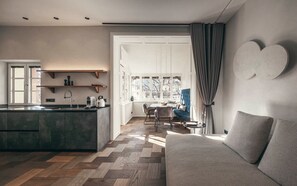 TV - Design Holiday Apartment "901" with Balcony in Central Location (Brixen)