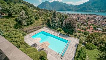 Piscina all'aperto
