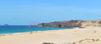 Wonderful Holiday Home “Villa Flores” Directly on the Beach with Sea View