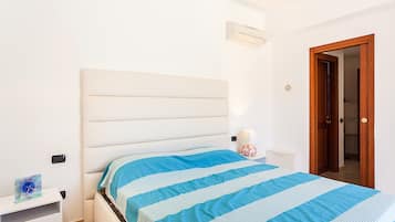 3 bedrooms, iron/ironing board, bed sheets