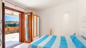 3 bedrooms, iron/ironing board, bed sheets