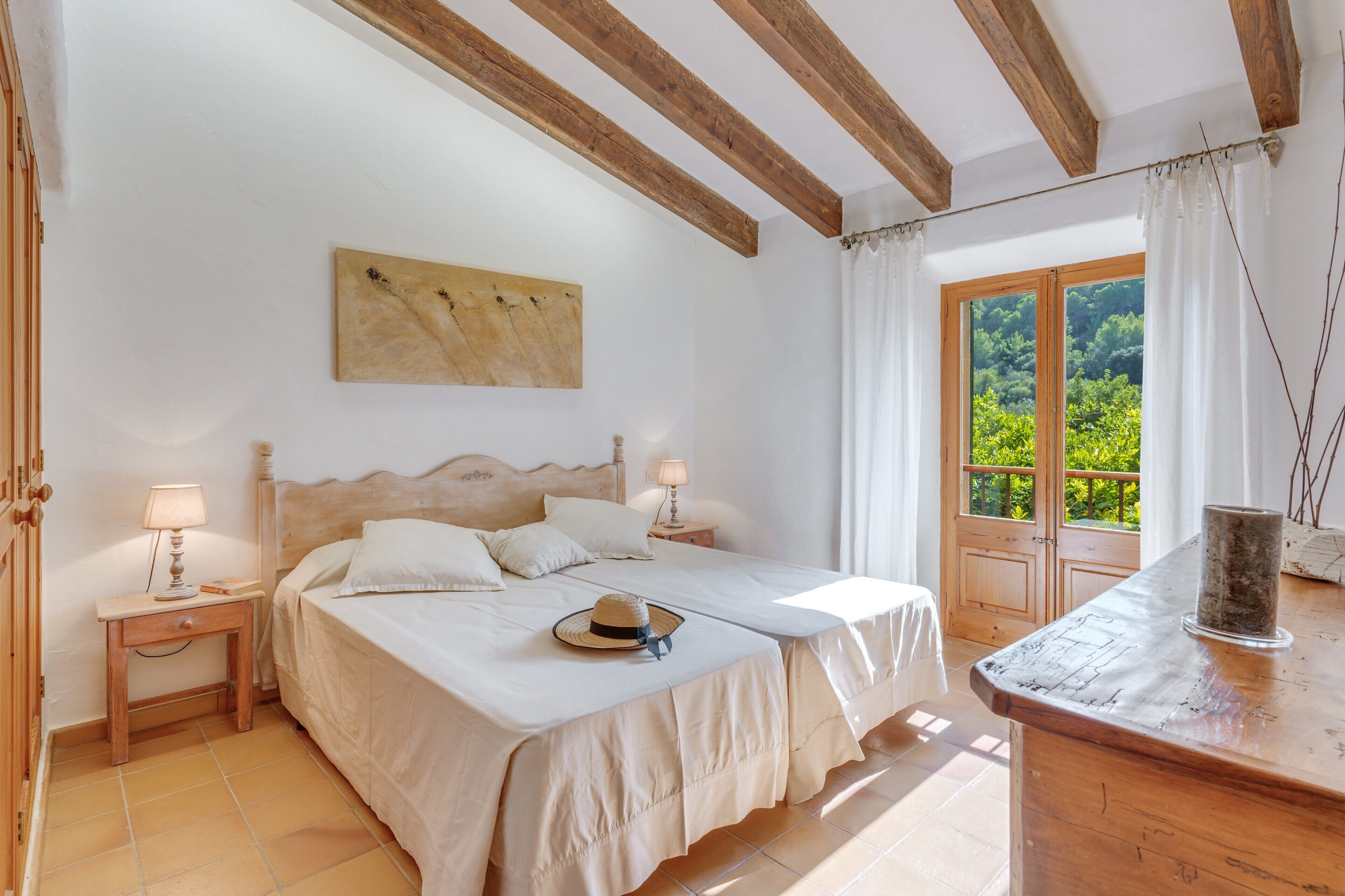 4 chambres, fer et planche à repasser, accès au Wi-Fi (inclus)
