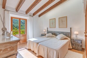 4 bedrooms, iron/ironing board, free WiFi, bed sheets - Finca "Can Peric" surrounded by the mountains of the Sierra de Tramontana (Pollensa)