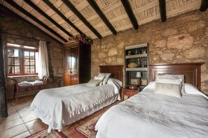 2 عدّة غرف نوم ومكواة/لوح كي وواي فاي مجانًا وملاءات أسرّة