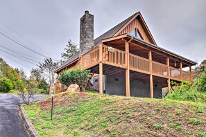Exterior - Homey Sevierville Cabin w/ Deck Near Pigeon Forge! (Sevierville)
