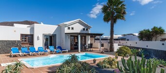 Holiday Home “Villa Tania” with Sea View, Mountain View, Pool, Garden, Terraces & Wi-Fi