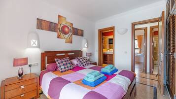 3 bedrooms, iron/ironing board, free WiFi, bed sheets