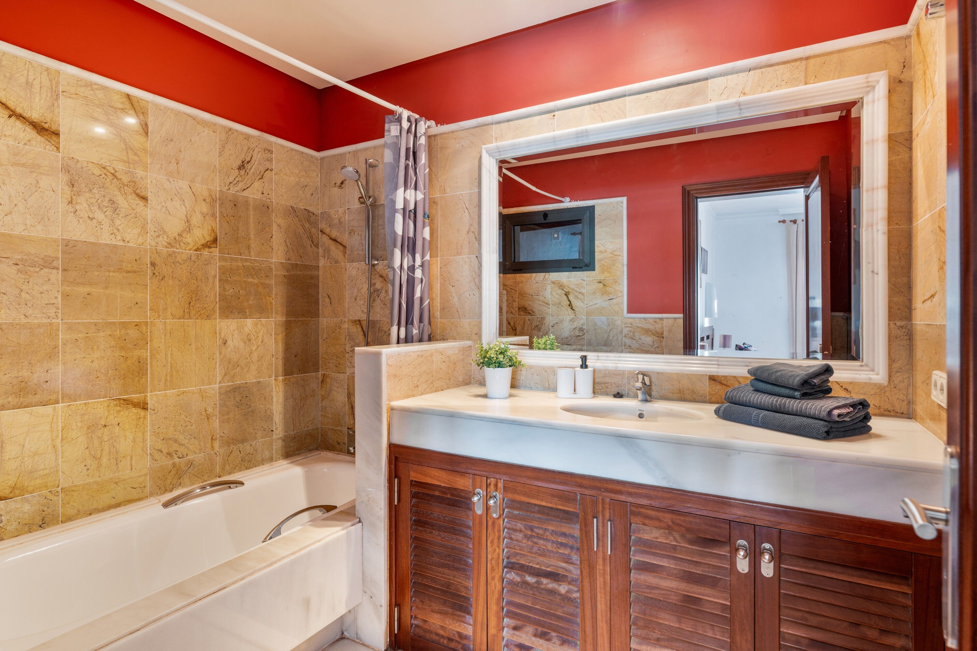 Bathtub, hair dryer, towels