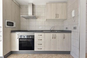 Frigorífic, microones, forn i placa de cuina 