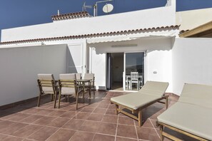 Outdoor dining - Cosy Apartment “Apartamento Pardela” in Playa San Juan close to the Beach (Playa San Juan)