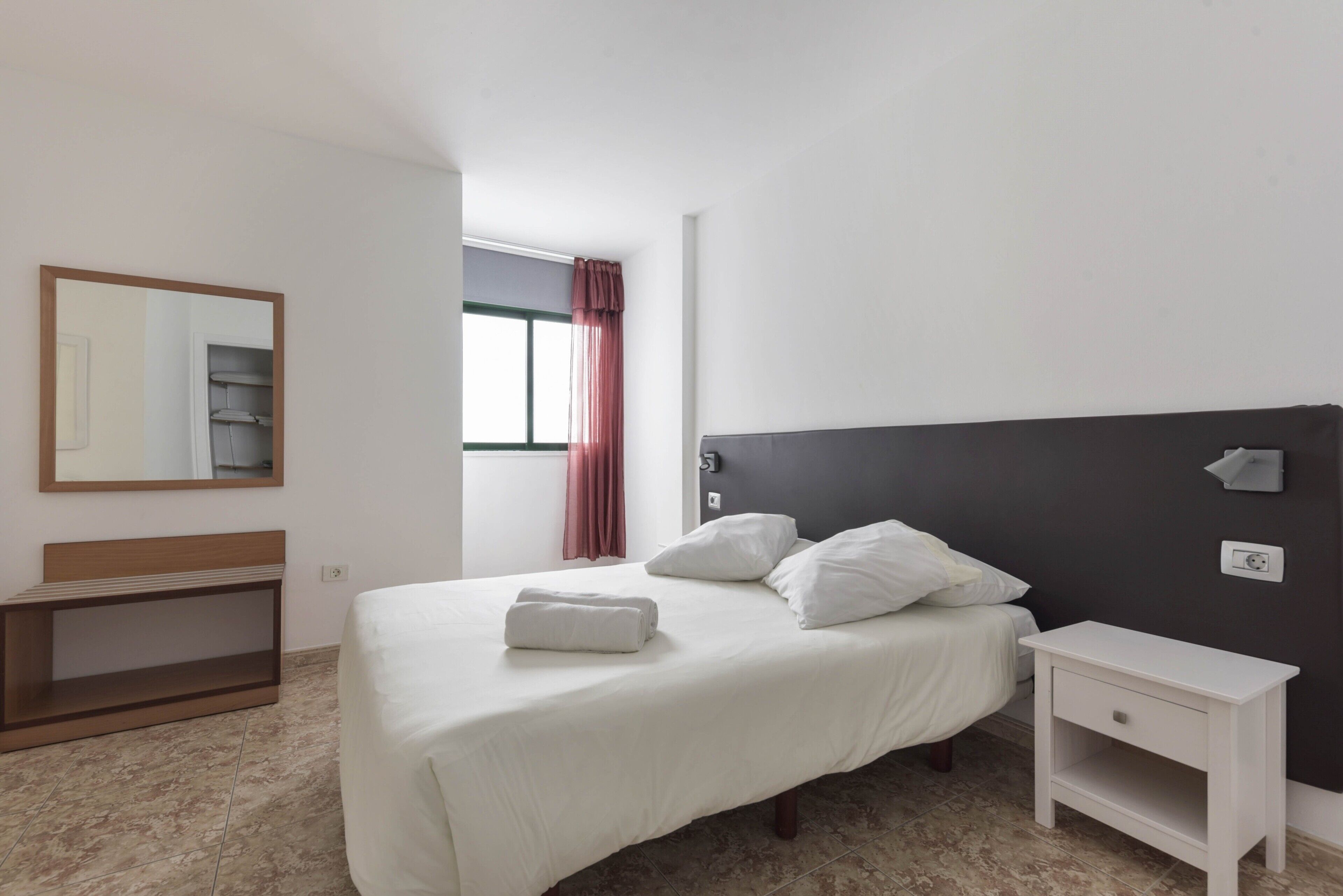 2 habitaciones, tabla de planchar con plancha y wifi gratis 