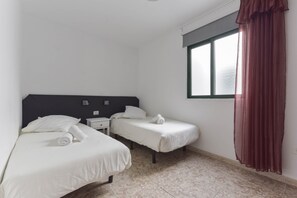 2 habitaciones, tabla de planchar con plancha y wifi gratis 