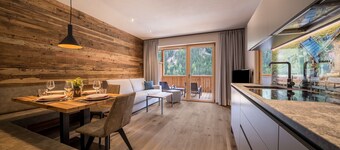 Appartamento "Seebrunn - Schusterhüttl Alm" con vista sulle montagne e sul lago, terrazza e giardino