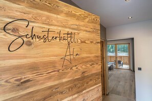 Interior - Apartment “Seebrunn - Schusterhüttl Alm” with Mountain and Lake View, Terrace & Garden (Ulten)