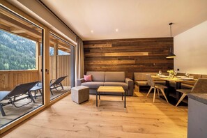 TV - Apartment “Seebrunn - Kühberg Alm” with Mountain View and Lake View (Ulten)