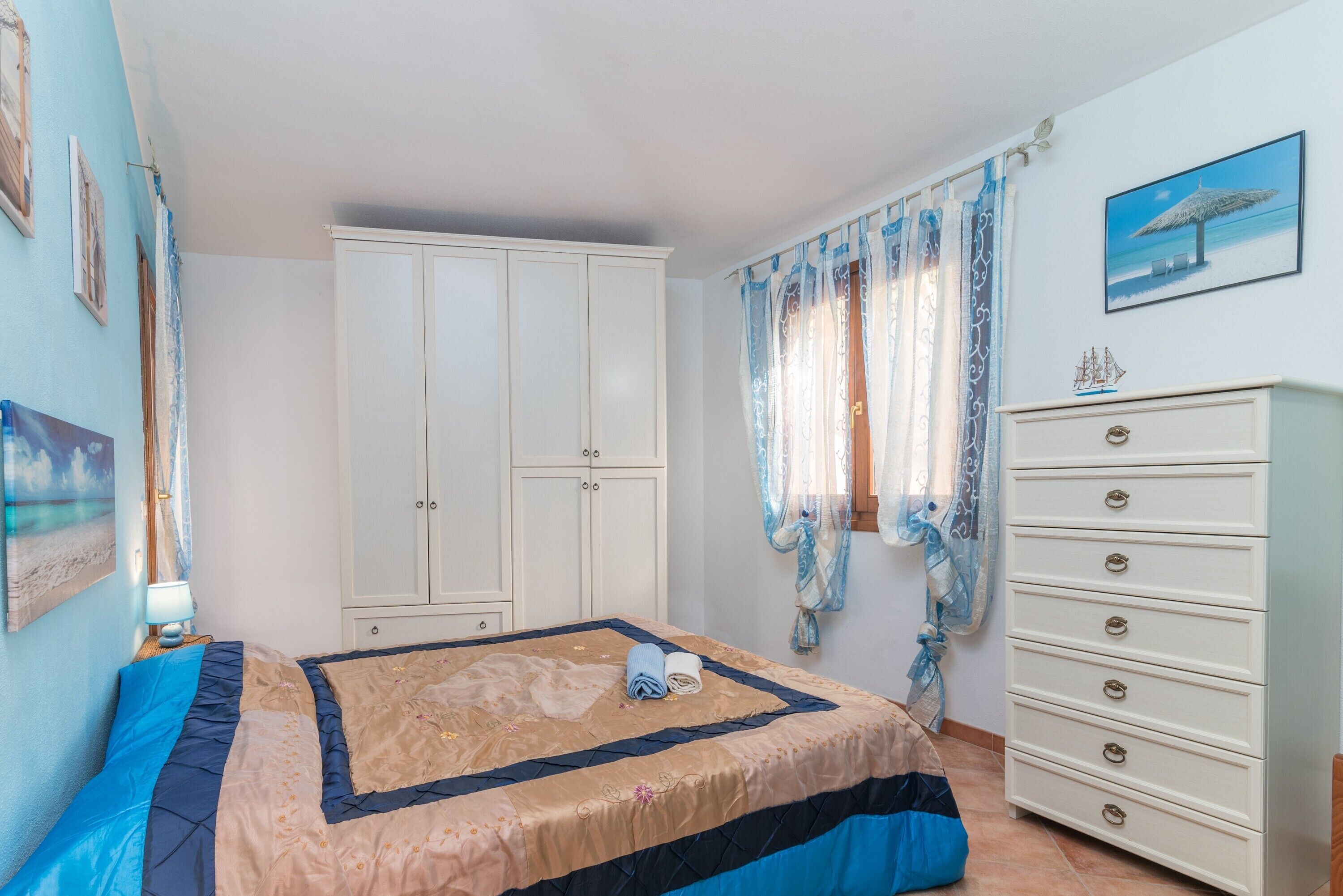3 bedrooms, iron/ironing board, bed sheets