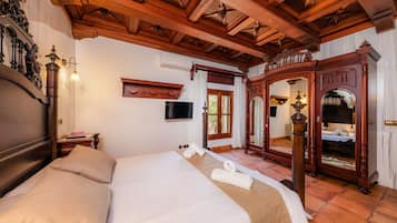 3 makuuhuonetta, työpöytä, silitysrauta/-lauta, ilmainen Wi-Fi