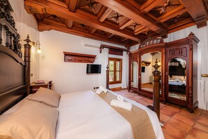 3 makuuhuonetta, työpöytä, silitysrauta/-lauta, ilmainen Wi-Fi