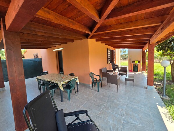 تناول الطعام بالخارج