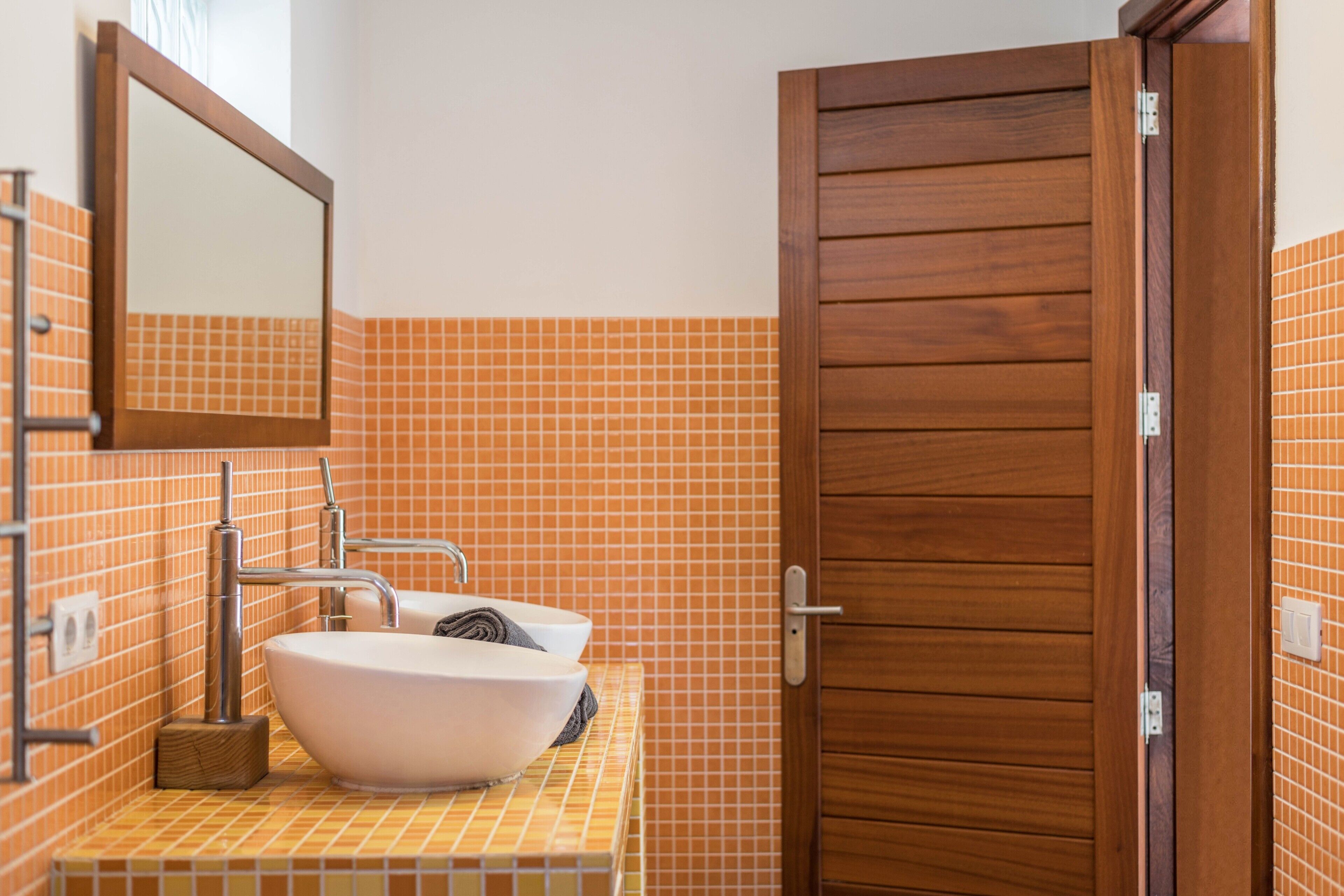 Bathtub, hair dryer, towels