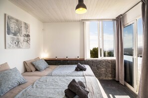 2 slaapkamers, een strijkplank/strijkijzer, gratis wifi, beddengoed